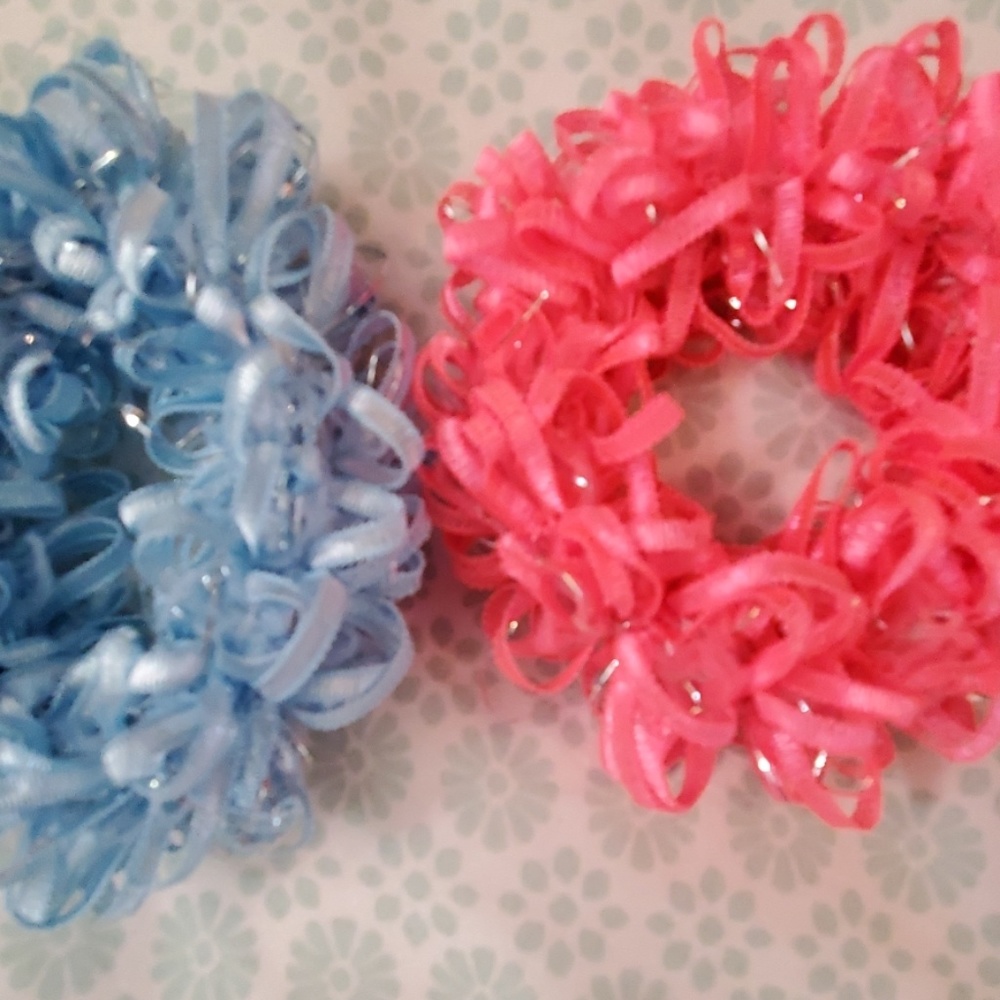 SLIPPER SOCKS AND SCRUNCHIES - Picture 7 of 7